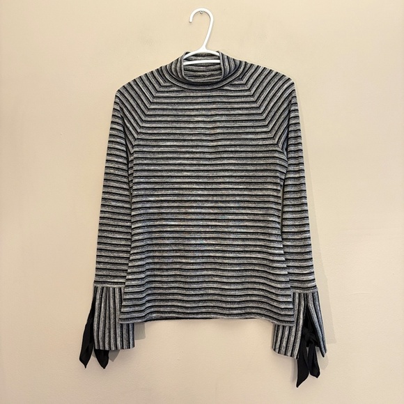 3/$10⚡️Laundry By Shelli Segal Black & Silver Bell Sleeve Turtleneck w Cutout - Picture 3 of 16